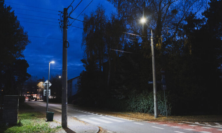 Zielonka - Jaśniej i bezpieczniej na kolejnych przejściach dla pieszych