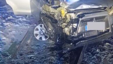 Poważne zderzenie osobówek - jedna osoba trafiła do szpitala