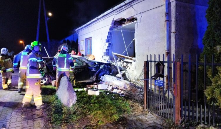 18-latek wjechał samochodem w dom