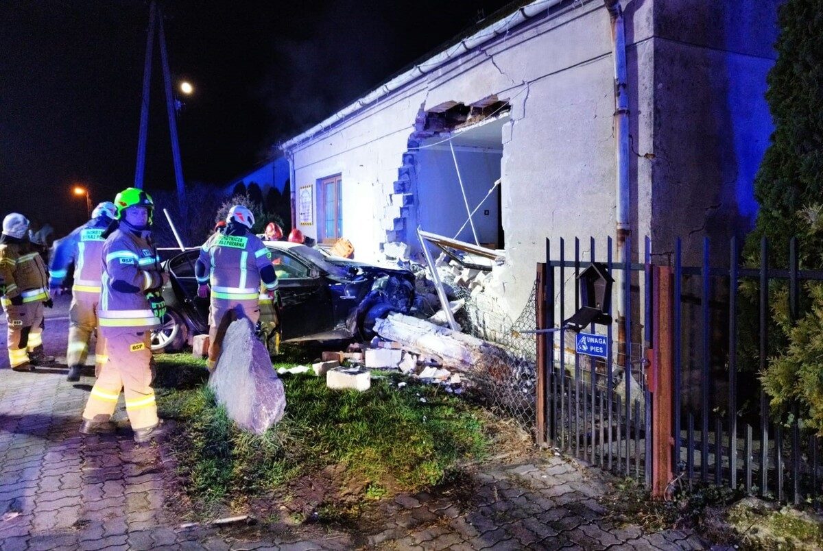 18-latek wjechał samochodem w dom