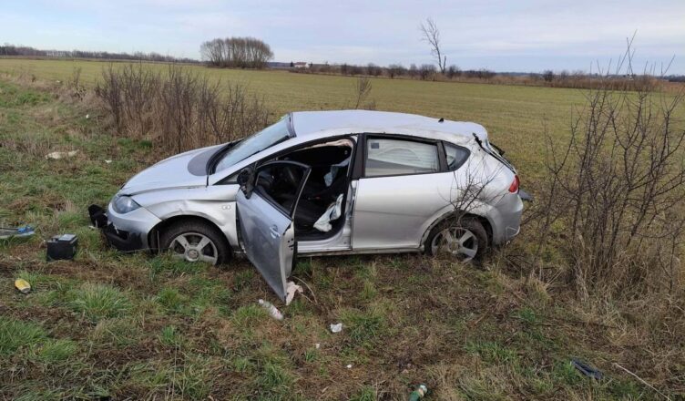 Dachowanie w Malechach. Jedna osoba trafiła do szpitala.