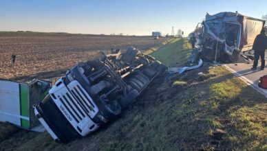 Na DW 677 zderzenie dwóch ciężarówek