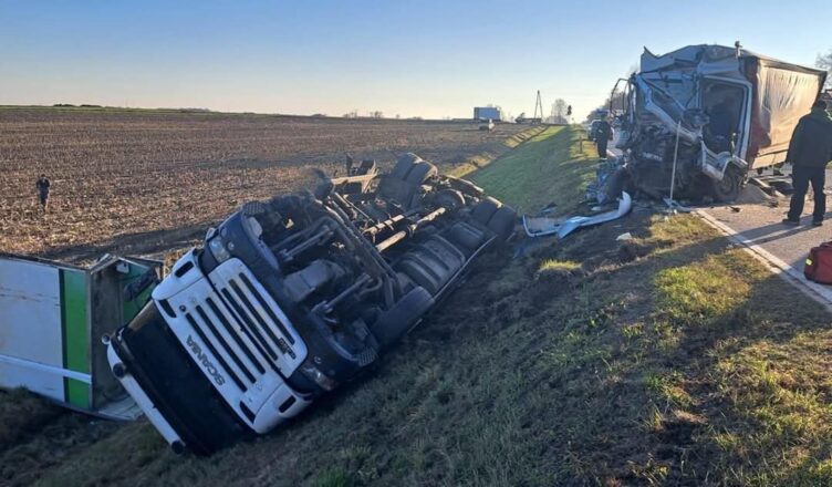 Na DW 677 zderzenie dwóch ciężarówek