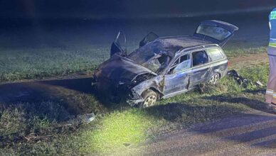17-latek stracił panowanie autem i wjechał do rowu. Do szpitala trafiło czworo nieletnich. Wszyscy byli nietrzeźwi.