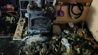 Pożar domku letniskowego w Kałuszynie. Spaleniu uległa część dachu