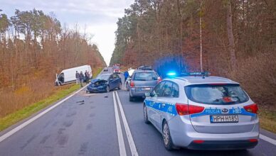 Na DK79 zderzenie 4 pojazdów - droga zablokowana