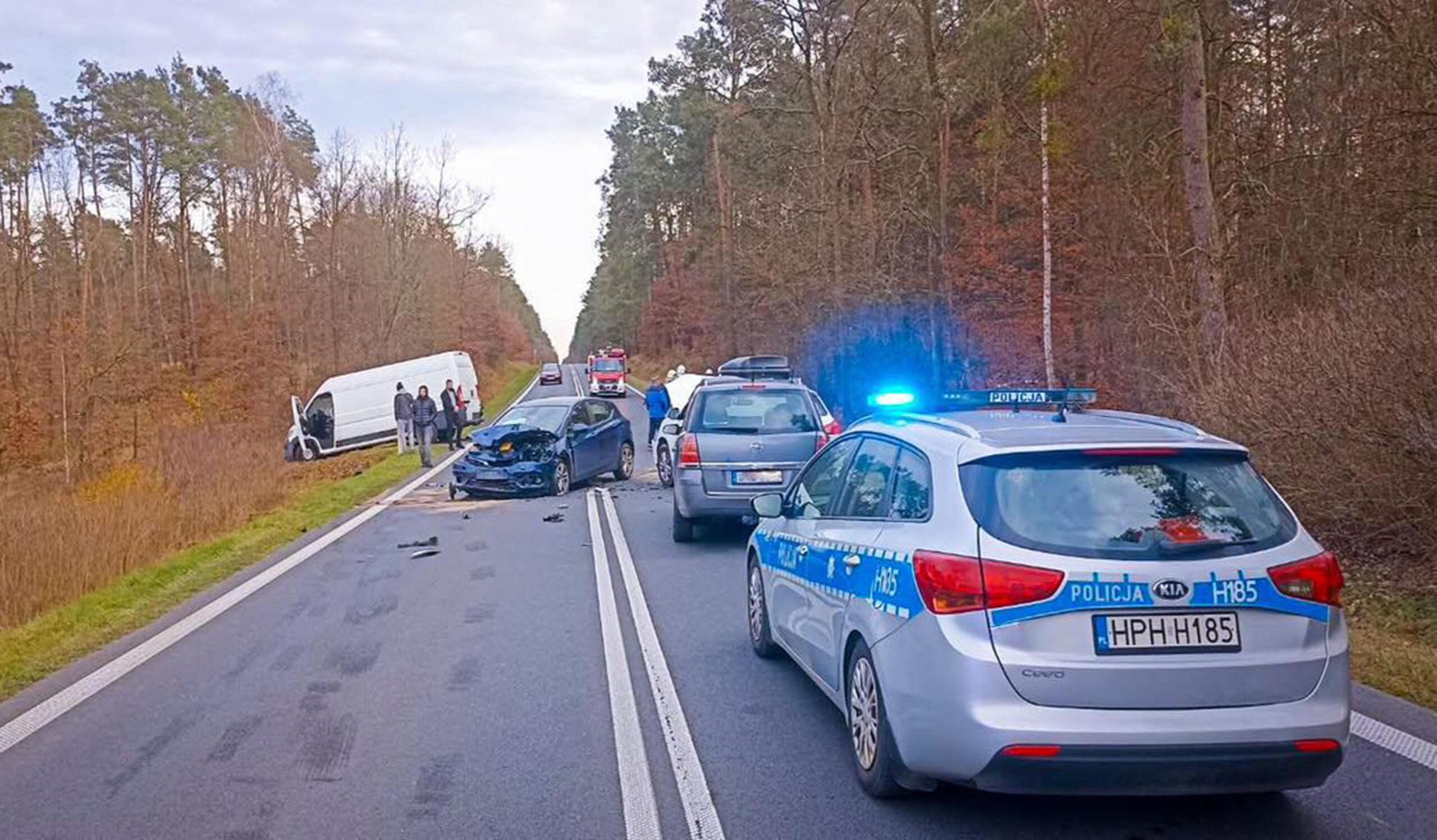 Na DK79 zderzenie 4 pojazdów - droga zablokowana