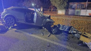 Czołowe zderzenie samochodu osobowego z ciężarówką. Zginął 22-latek.