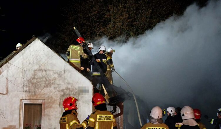Ogień w domach, dramat w rodzinach. Policjanci apelują o ostrożność w czasie sezonu grzewczego