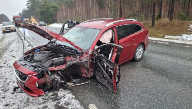 Zderzenie osobówek na drodze krajowej nr 60. 27-latek miał ponad 2 promile alkoholu.