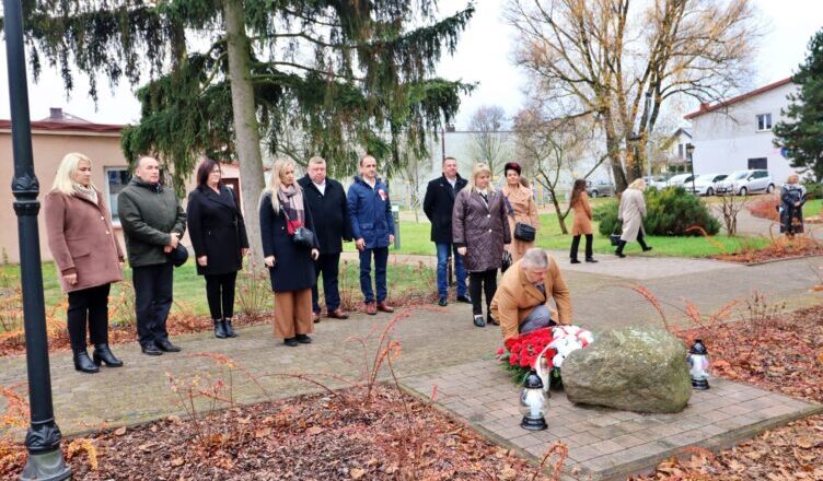 Dąbrówka w hołdzie Niepodległej