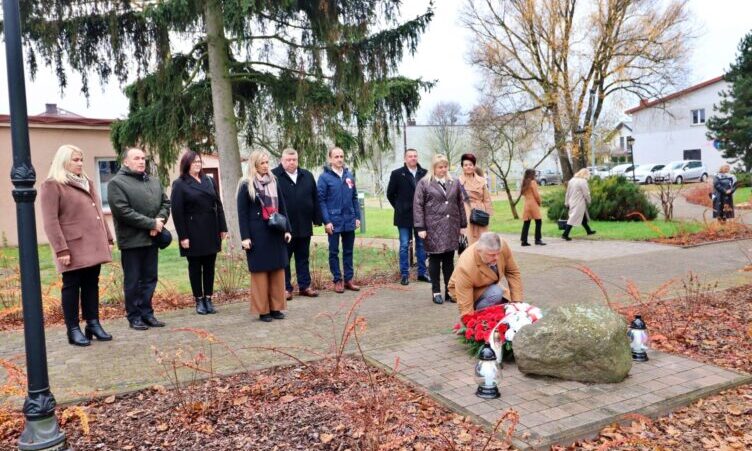 Dąbrówka w hołdzie Niepodległej