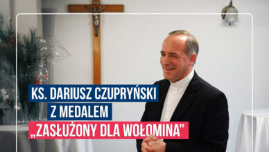 Ksiądz Dariusz Czupryński z medalem „Zasłużony dla Wołomina”