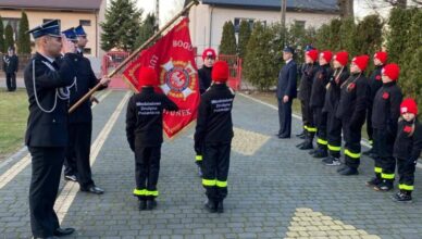Nowe pokolenie gotowe do służby. Uroczyste ślubowanie Młodzieżowej Drużyny Pożarniczej w Chajętach