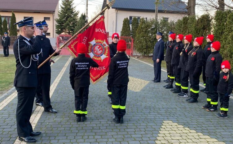 Nowe pokolenie gotowe do służby. Uroczyste ślubowanie Młodzieżowej Drużyny Pożarniczej w Chajętach