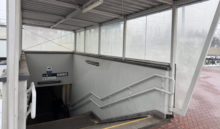 Ułatwienia dla rowerzystów pod stacją PKP Kobyłka