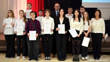 Wyróżnieni za talent i wysiłek — uczniowie z Zielonki ze stypendiami Starosty Wołomińskiego