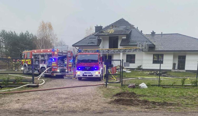 Pożar w Dąbrówce. Wspólna akcja służb uratowała sytuację