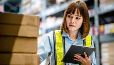 Praca w magazynie jako dodatkowe źródło zarobku? Za i przeciw