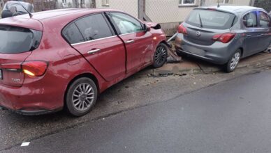 Kolizja w Wołominie. Dwa auta zderzyły się na ruchliwym skrzyżowaniu – błyskawiczna reakcja służb