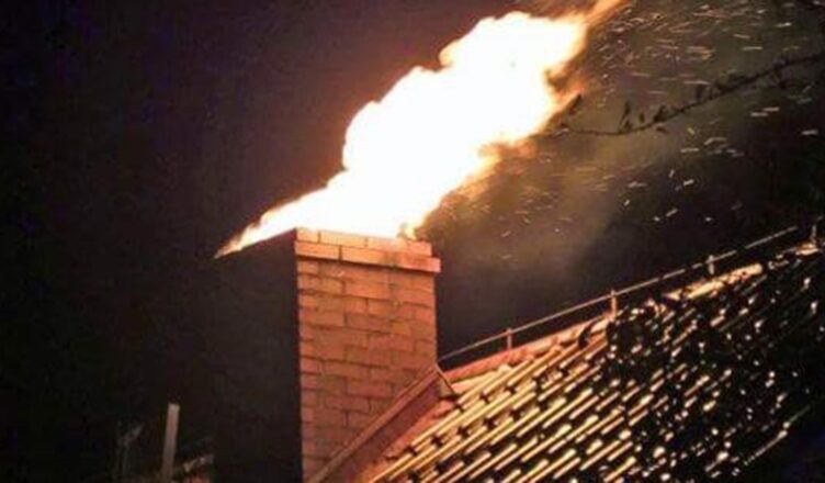 Początek sezonu grzewczego to początek pożarów sadzy w kominach