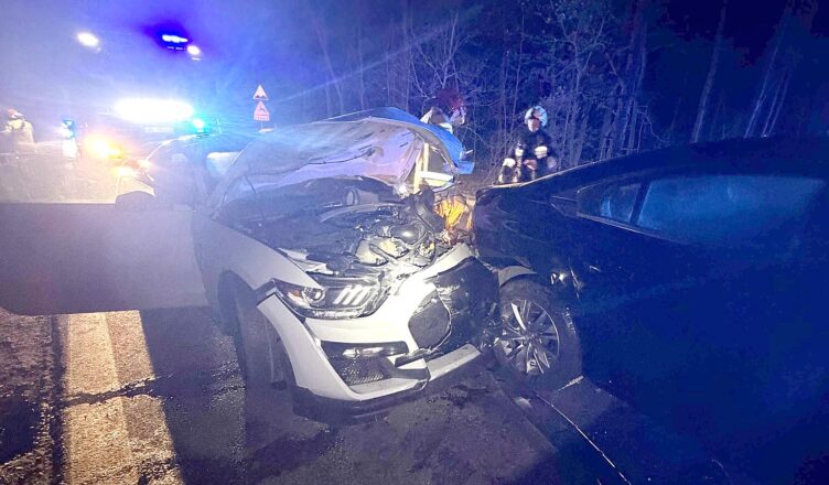 Zderzenie trzech samochodów osobowych