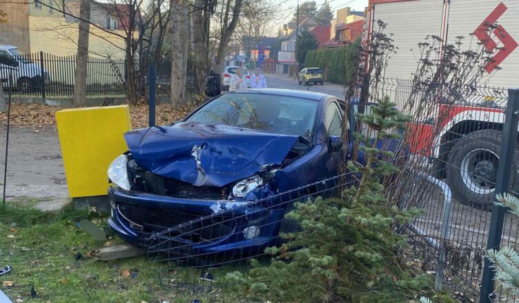 Kolizja w centrum Wołomina. Szybka reakcja służb zapobiegła większym konsekwencjom