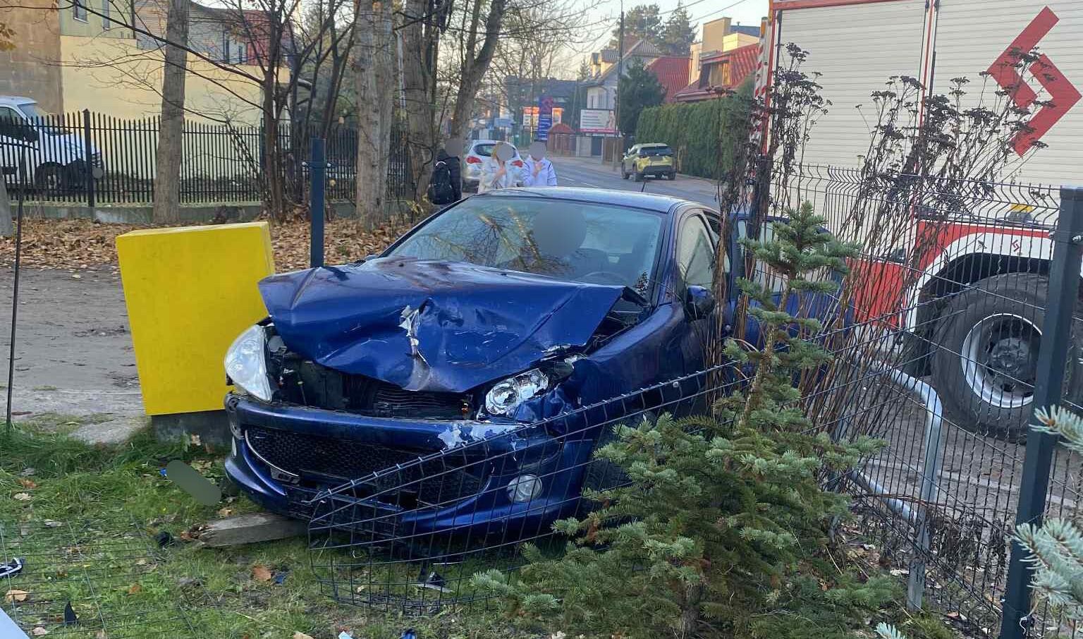 Kolizja w centrum Wołomina. Szybka reakcja służb zapobiegła większym konsekwencjom
