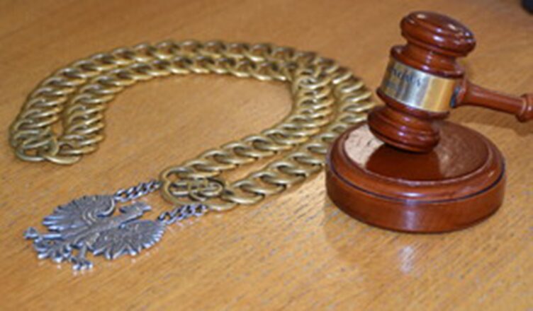 43- latek wpadł podczas rutynowej kontroli, był poszukiwany dwoma nakazami i miał przy sobie narkotyki