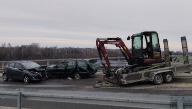 Zderzenie trzech pojazdów na DW 636 - Policja apeluje o ostrożność i rozważną jazdę
