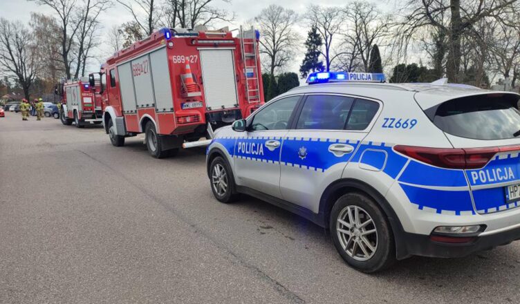 Groźne zderzenie w Sulejowie. Działania służb na miejscu kolizji.