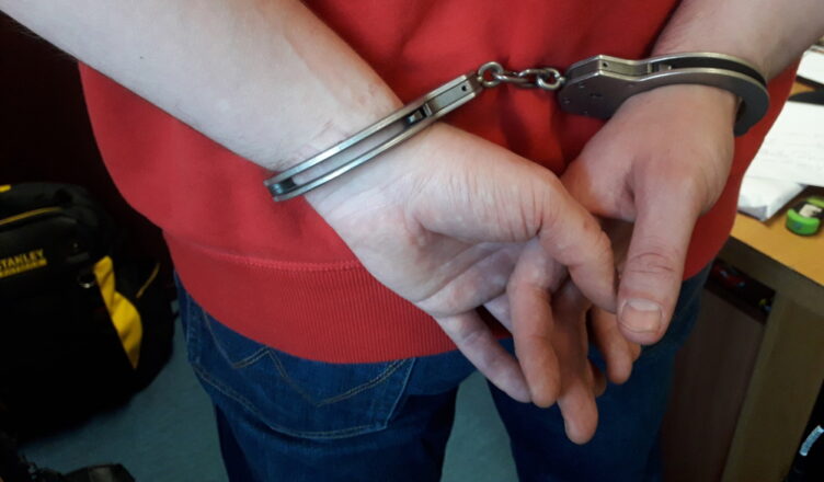 Jechał pomimo sądowych zakazów, był nietrzeźwy