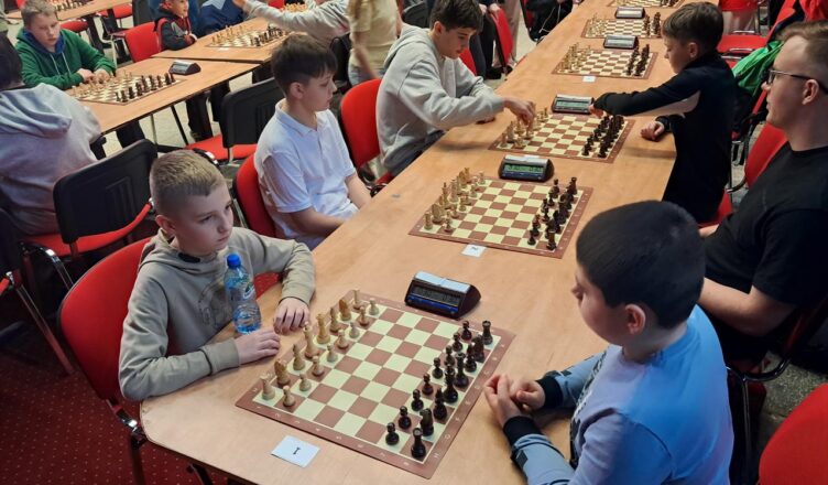 Szachowe emocje w Wołominie - Młodzi zawodnicy walczyli o Puchar Dyrektora MDK