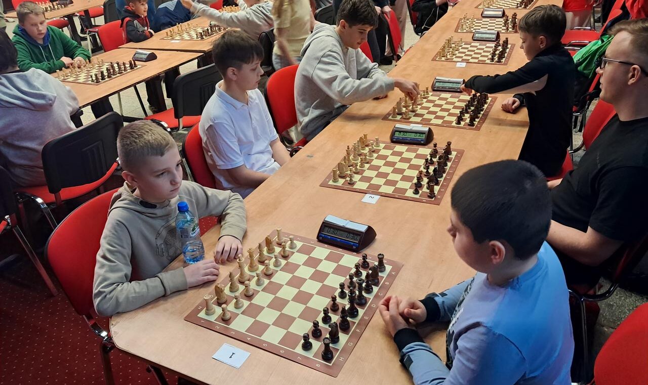 Szachowe emocje w Wołominie - Młodzi zawodnicy walczyli o Puchar Dyrektora MDK