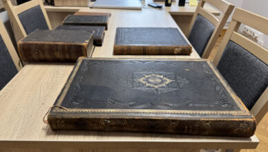 Stołeczni policjanci odzyskali wolumeny utracone ponad 30 lat temu