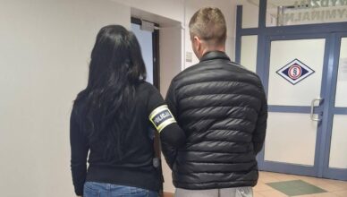 Oferowali nieautentyczne bonifikarty - zatrzymali ich nowodworscy policjanci