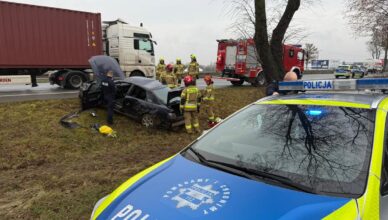 Uciekał, bo miał sześć sądowych zakazów, ponad 3 lata do odsiadki, a przy sobie narkotyki