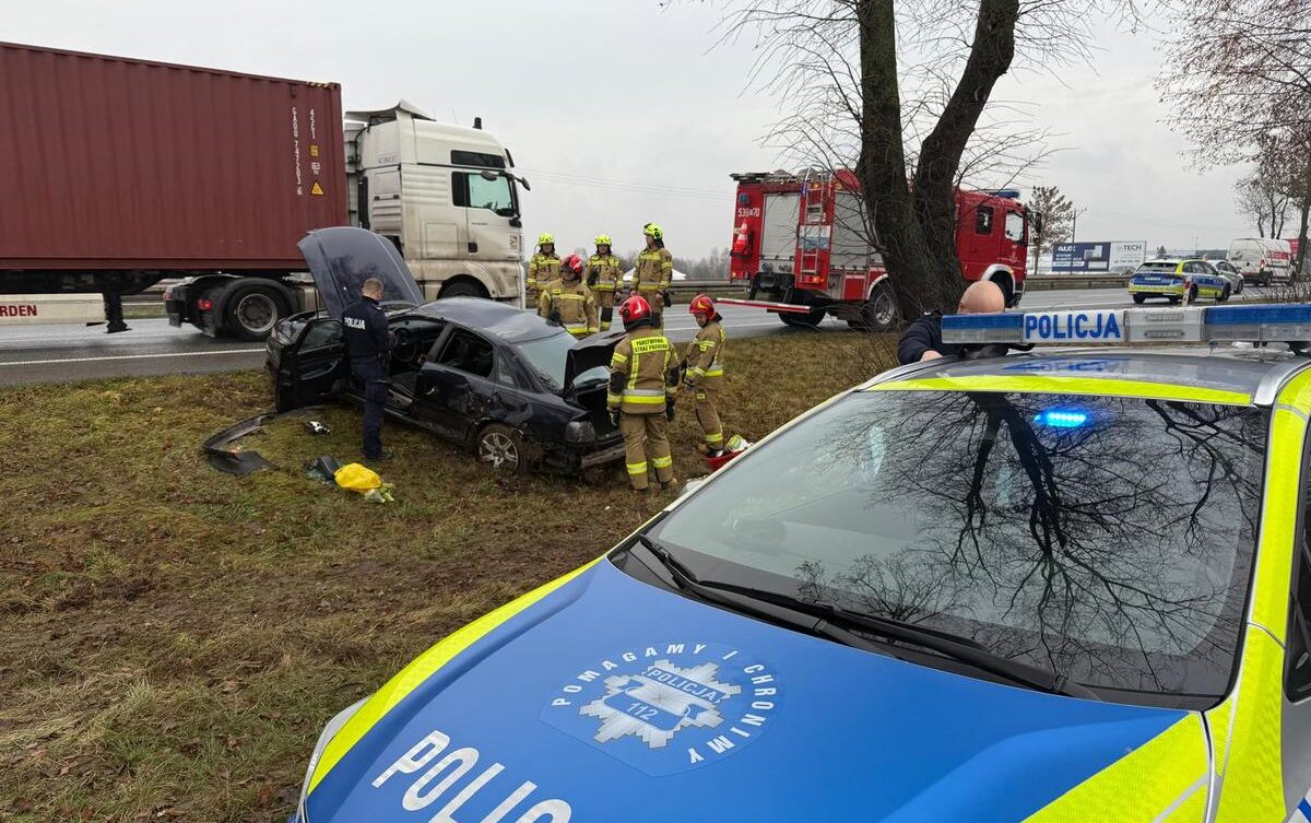 Uciekał, bo miał sześć sądowych zakazów, ponad 3 lata do odsiadki, a przy sobie narkotyki