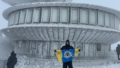 Policjant z Radzymina wszedł na Śnieżkę, by wesprzeć akcję charytatywną