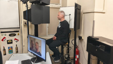 „Podróżowali” po Europie z detektorem urządzeń szpiegowskich i sprzętem hakerskim