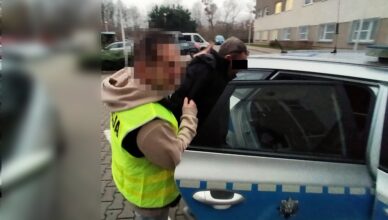 Zaatakował ratowników medycznych - usłyszał zarzuty i trafił pod dozór Policji