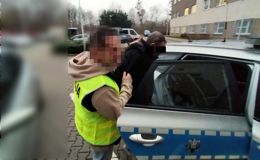 Zaatakował ratowników medycznych - usłyszał zarzuty i trafił pod dozór Policji