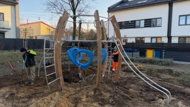 Ząbki - Nowe linarium na placu zabaw przy ul. Kopernika