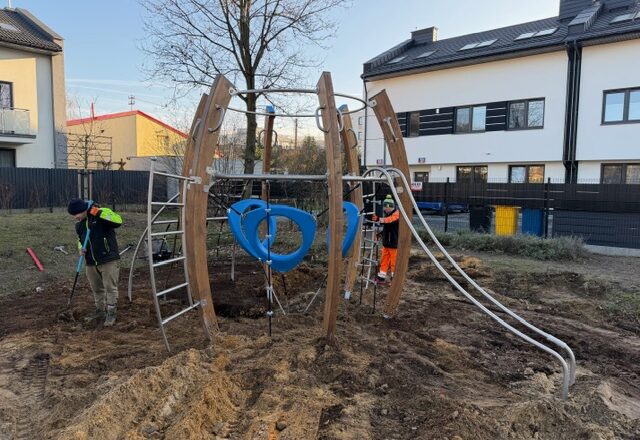 Ząbki - Nowe linarium na placu zabaw przy ul. Kopernika