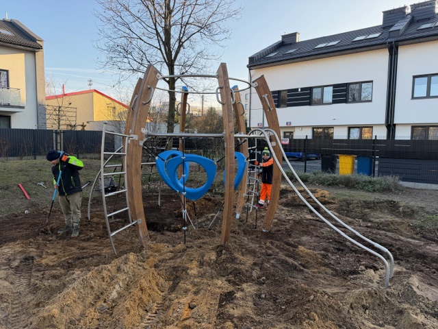 Ząbki - Nowe linarium na placu zabaw przy ul. Kopernika