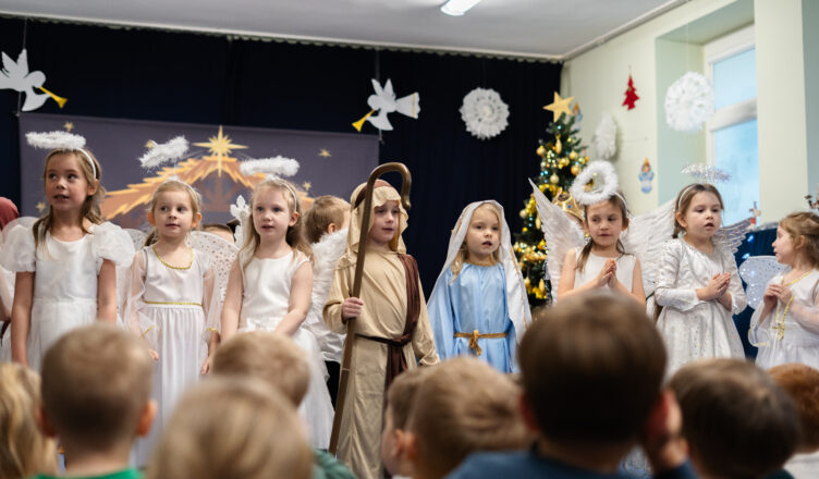 Zielonka - Mali aktorzy, wielka historia, czyli jasełka w Przedszkolu nr 3