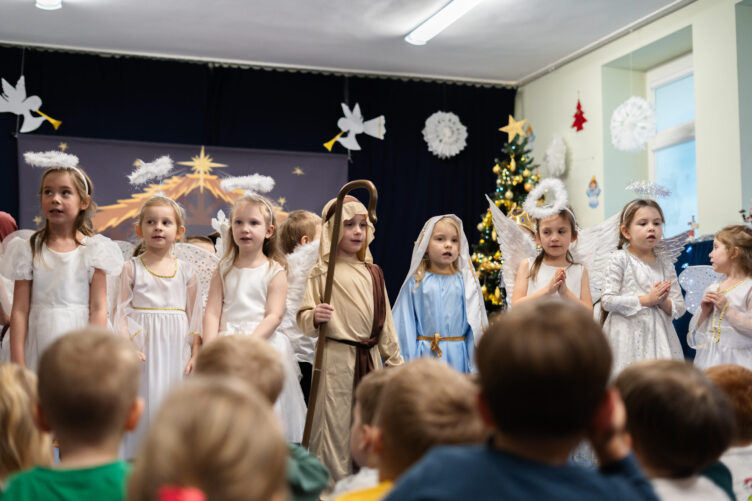 Zielonka - Mali aktorzy, wielka historia, czyli jasełka w Przedszkolu nr 3