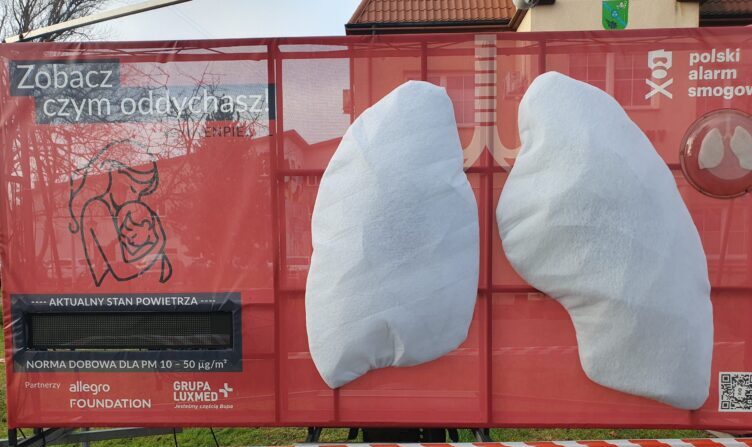 Dąbrówka - Instalacja „Mobilne Płuca” Polskiego Alarmu Smogowego w Dąbrówce