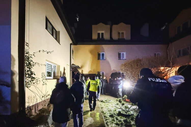 Wołomin - sytuacja po pożarze przy ul. Błotnej 23 w Wołominie