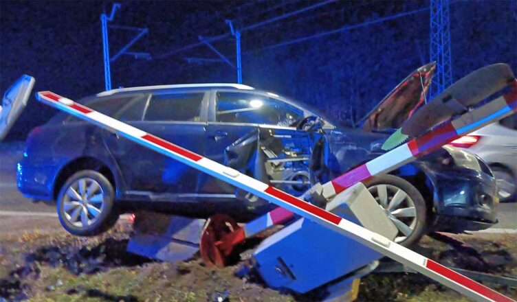 Niebezpieczne zdarzenie przed przejazdem drogowo-kolejowym